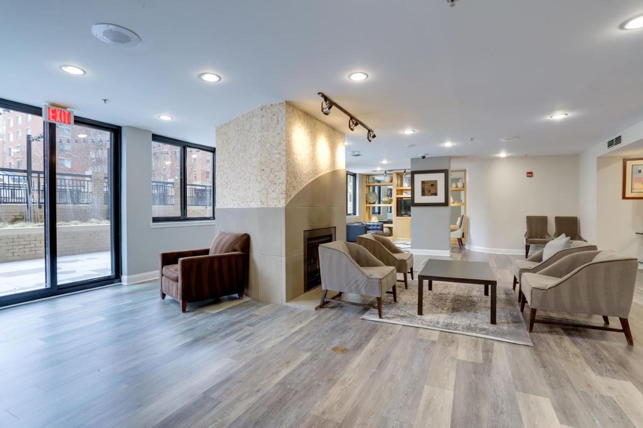 Elegant And Charming Condo At Ballston With Pool Arlington Exterior photo