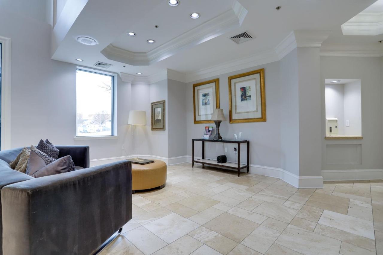 Elegant And Charming Condo At Ballston With Pool Arlington Exterior photo