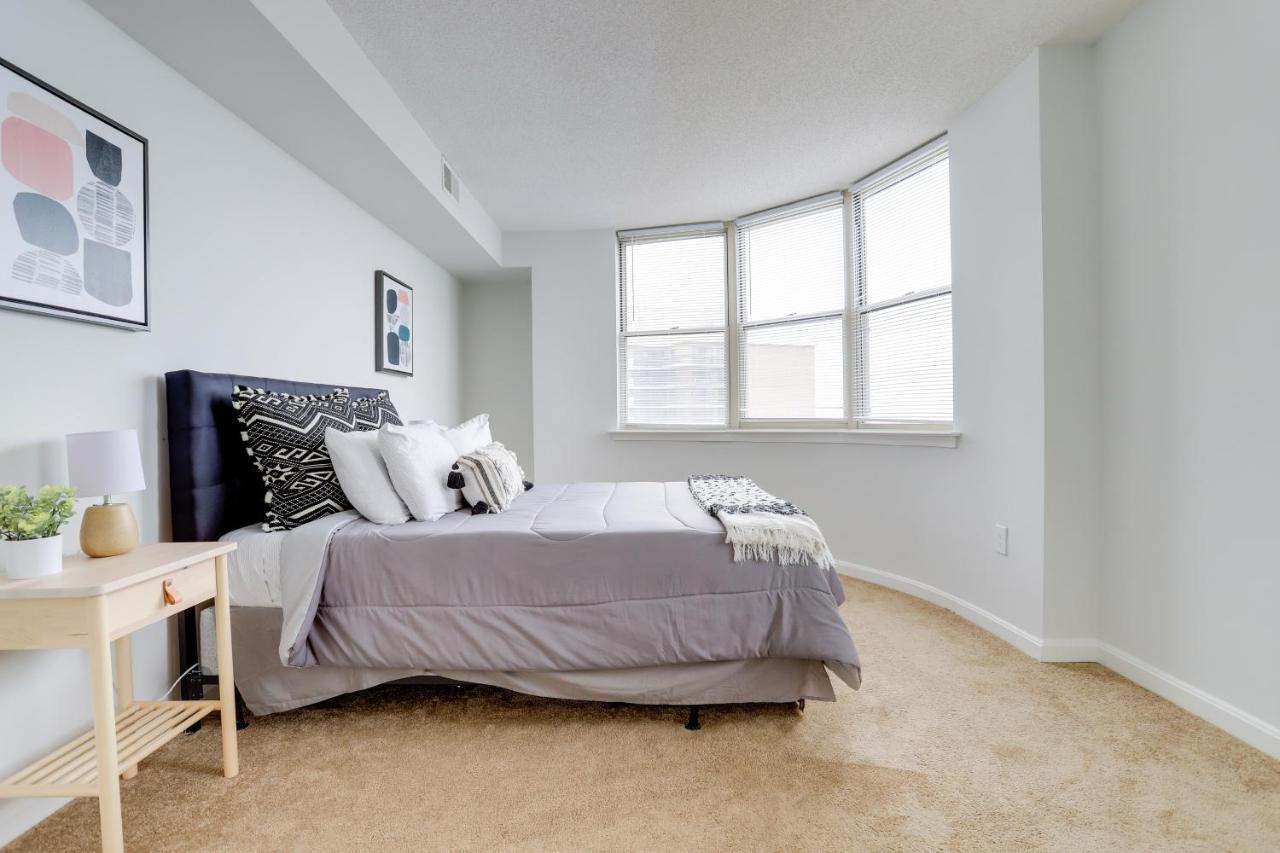 Elegant And Charming Condo At Ballston With Pool Arlington Exterior photo