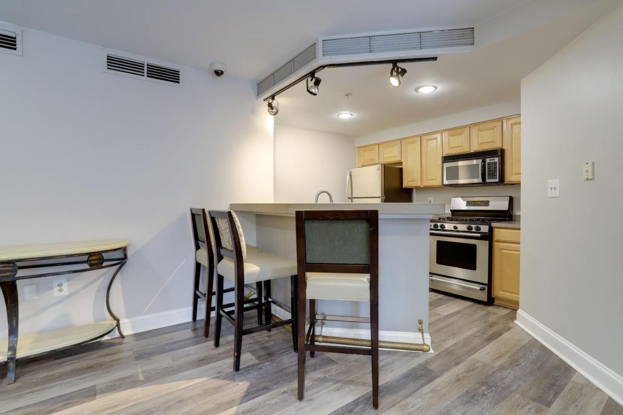 Elegant And Charming Condo At Ballston With Pool Arlington Exterior photo